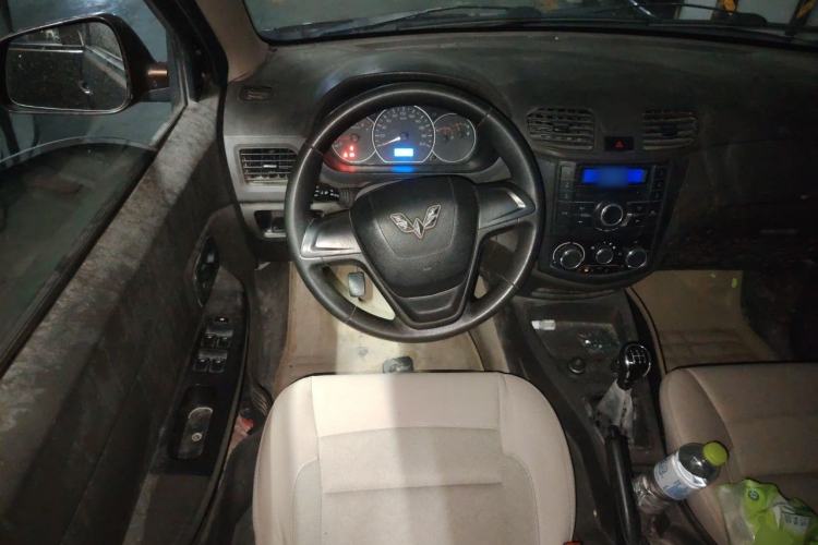 Used Wuling Hongguang 2014 1.2L S Standard Version China IV Standard Steering Wheel