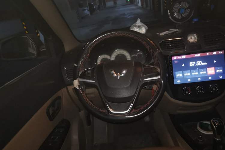 Used Wuling Hongguang 2014 1.5L S Luxury Model Steering Wheel