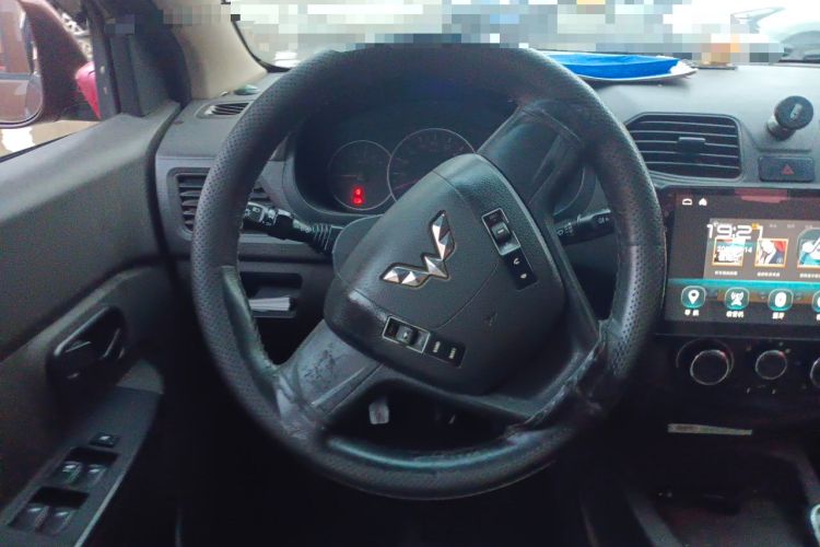 Used Wuling Hongguang 2014 1.5L S Automatic Comfort Edition Steering Wheel