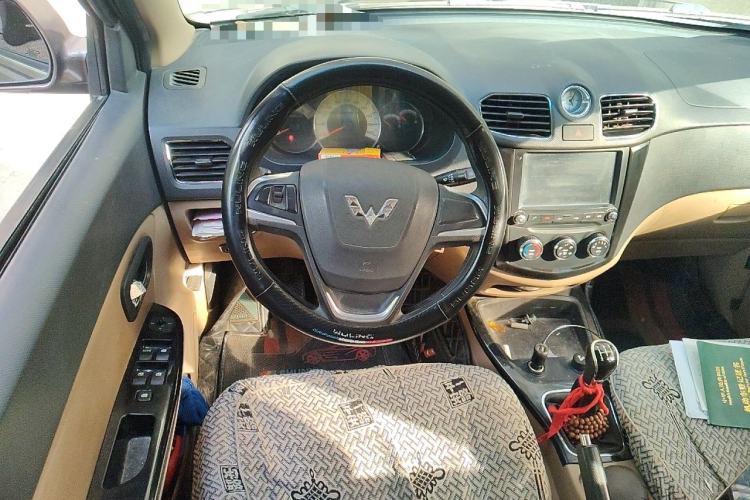 Used Wuling Hongguang 2014 1.5L S Luxury Model Steering Wheel