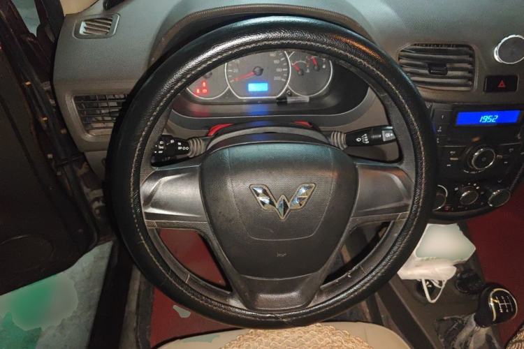 Used Wuling Hongguang 2014 1.5L S Standard Version Steering Wheel