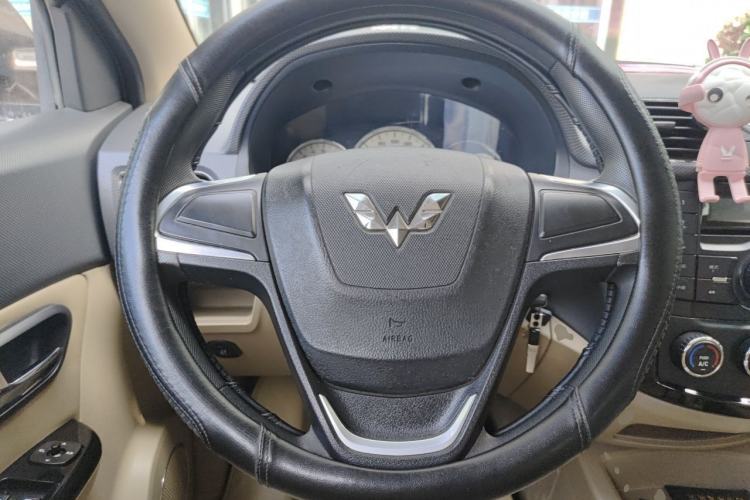 Used Wuling Hongguang 2014 1.5L S Comfort Model Steering Wheel