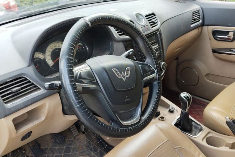 Used Wuling Hongguang 2014 1.5L S Comfort Model Steering Wheel