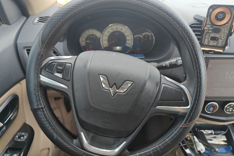 Used Wuling Hongguang 2014 1.5L S Comfort Model Steering Wheel