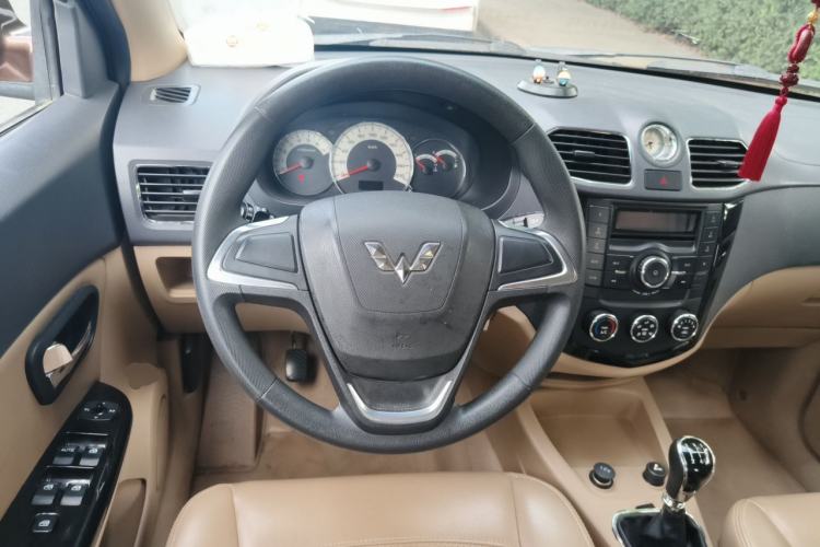 Used Wuling Hongguang 2014 1.5L S Comfort Model Steering Wheel