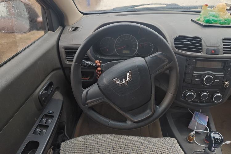 Used Wuling Hongguang 2014 1.5L S Standard Version Steering Wheel