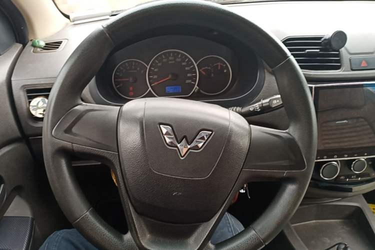 Used Wuling Hongguang 2014 1.5L S Standard Version Steering Wheel