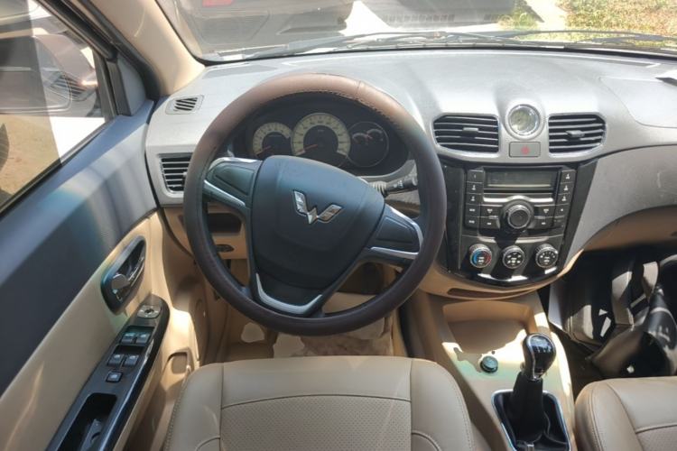 Used Wuling Hongguang 2014 1.5L S Comfort Model Steering Wheel