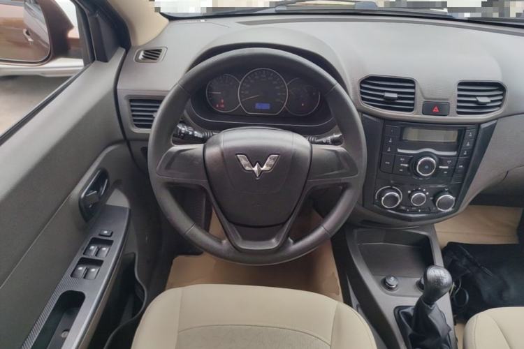 Used Wuling Hongguang 2014 1.5L S Standard Version Steering Wheel