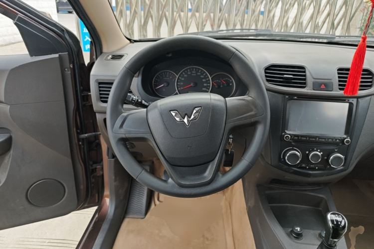 Used Wuling Hongguang 2014 1.5L S Standard Version Steering Wheel