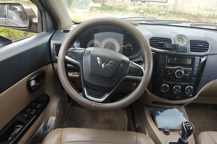 Used Wuling Hongguang 2014 1.5L S Comfort Model Steering Wheel
