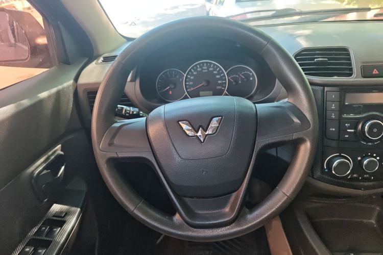 Used Wuling Hongguang 2014 1.2L S Standard Version China IV Standard Steering Wheel