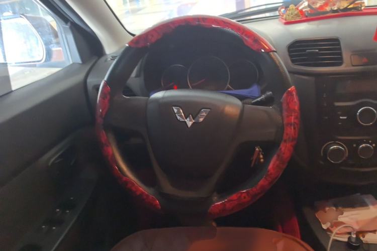 Used Wuling Hongguang 2014 1.5L S Standard Version Steering Wheel