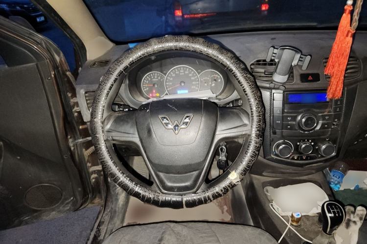 Used Wuling Hongguang 2014 1.5L S Standard Version Steering Wheel