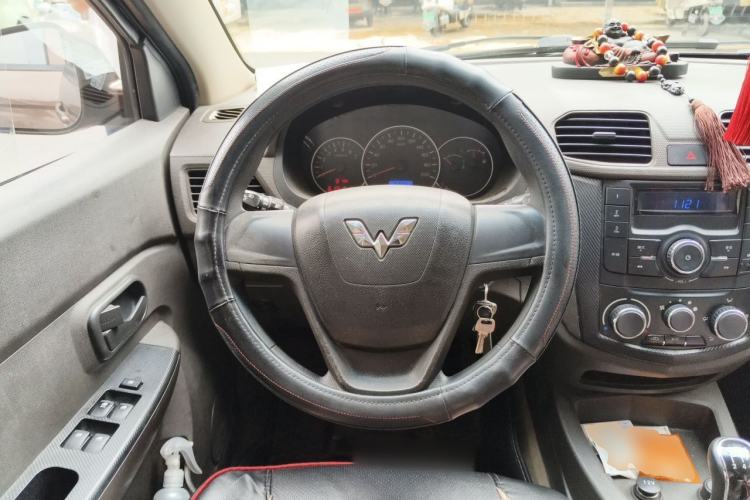 Used Wuling Hongguang 2014 1.5L S Standard Version Steering Wheel