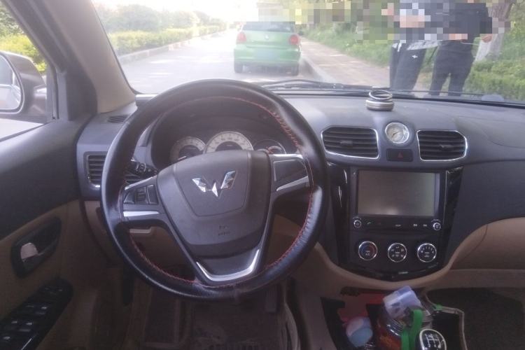 Used Wuling Hongguang 2014 1.5L S Luxury Model Steering Wheel