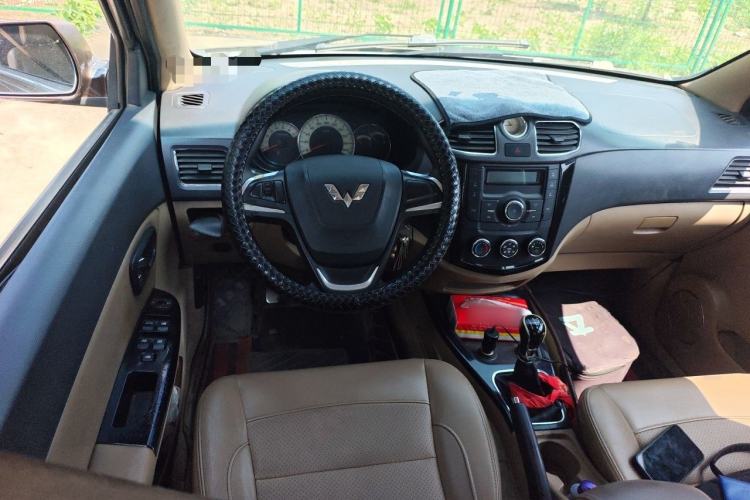 Used Wuling Hongguang 2014 1.5L S Standard Version Steering Wheel