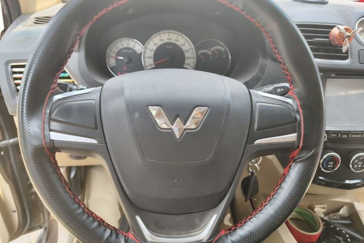 Used Wuling Hongguang 2014 1.5L S Comfort Model Steering Wheel