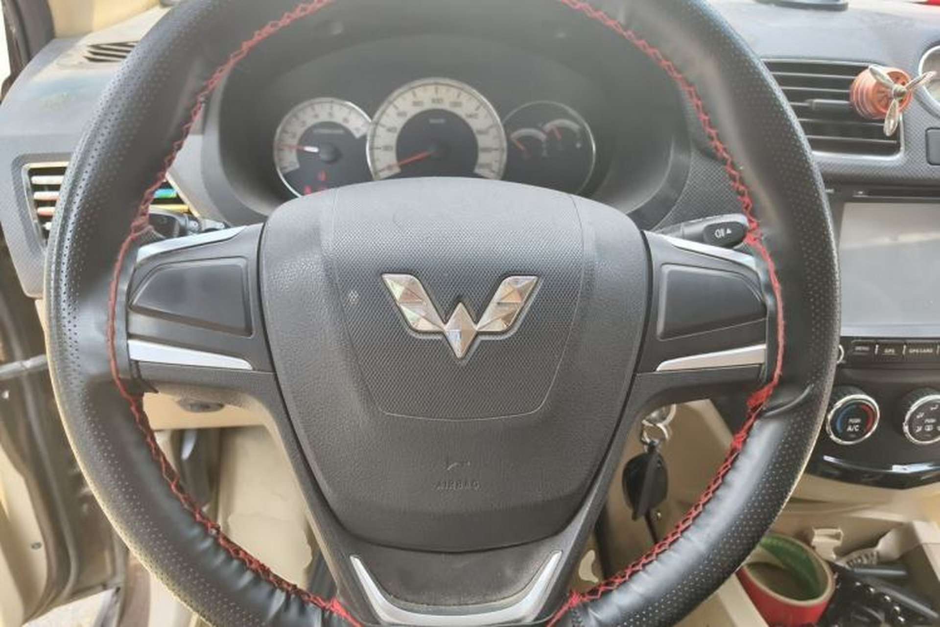 Used Wuling Hongguang 2014 1.5L S Comfort Model Steering Wheel