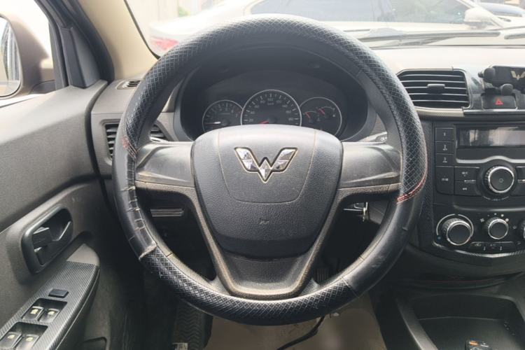 Used Wuling Hongguang 2014 1.5L S Standard Version Steering Wheel