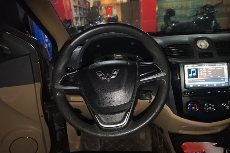 Used Wuling Hongguang 2014 1.5L S Luxury Model Steering Wheel