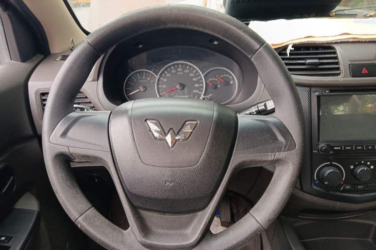 Used Wuling Hongguang 2014 1.2L Base Model China IV Steering Wheel