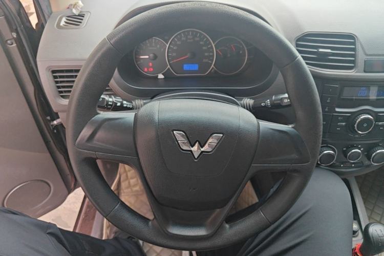 Used Wuling Hongguang 2014 1.5L S Standard Version Steering Wheel