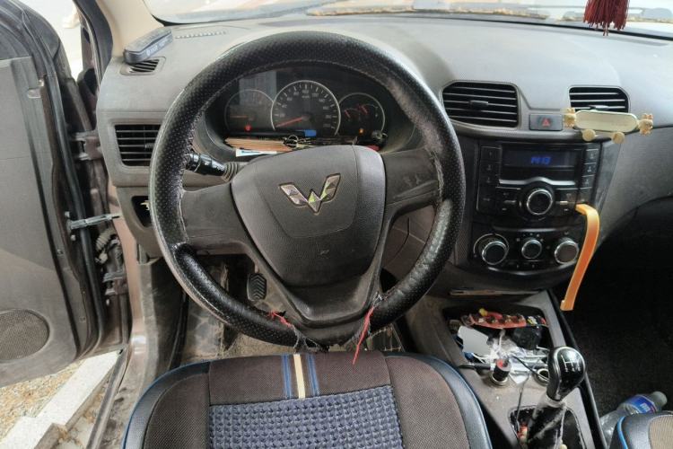 Used Wuling Hongguang 2014 1.5L S Standard Version Steering Wheel