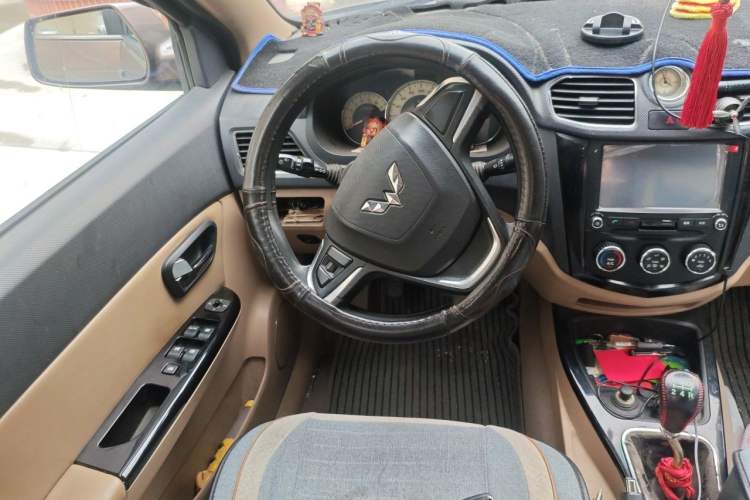 Used Wuling Hongguang 2014 1.5L S Luxury Model Steering Wheel