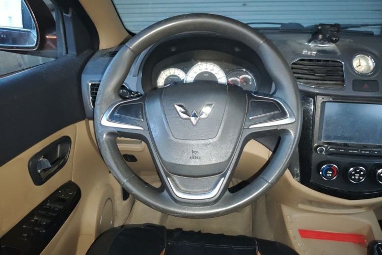 Used Wuling Hongguang 2014 1.5L S Comfort Model Steering Wheel