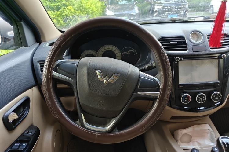 Used Wuling Hongguang 2014 1.5L S Comfort Model Steering Wheel
