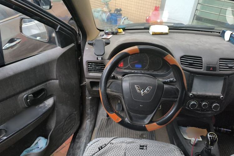 Used Wuling Hongguang 2014 1.5L S Standard Version Steering Wheel