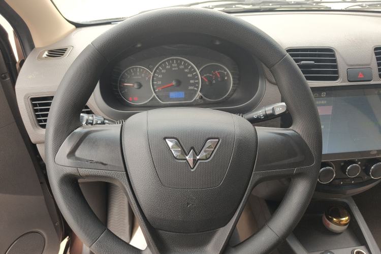 Used Wuling Hongguang 2014 1.5L S Standard Version Steering Wheel