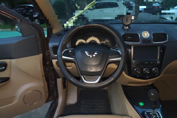 Used Wuling Hongguang 2014 1.5L S Automatic Luxury Model Steering Wheel