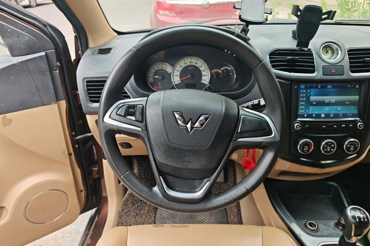 Used Wuling Hongguang 2014 1.5L S Luxury Model Steering Wheel