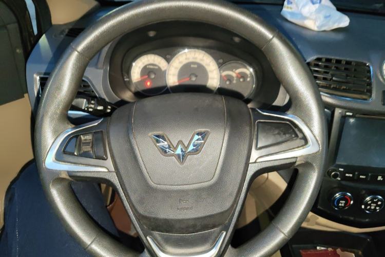 Used Wuling Hongguang 2014 1.5L S Luxury Model Steering Wheel