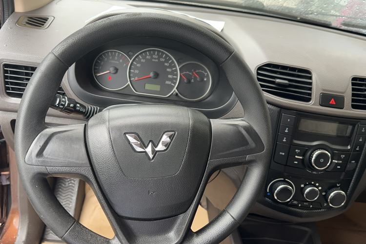 Used Wuling Hongguang 2014 1.5L S Standard Version Steering Wheel