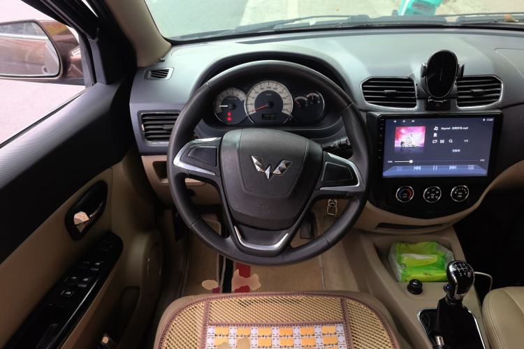Used Wuling Hongguang 2014 1.5L S Comfort Model Steering Wheel