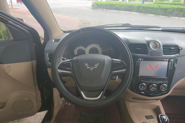 Used Wuling Hongguang 2014 1.5L S Comfort Model Steering Wheel