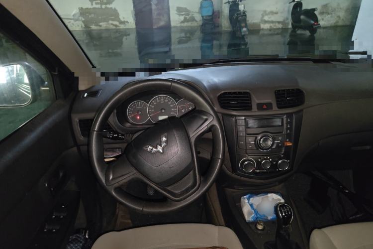 Used Wuling Hongguang 2014 1.5L S Standard Version Steering Wheel
