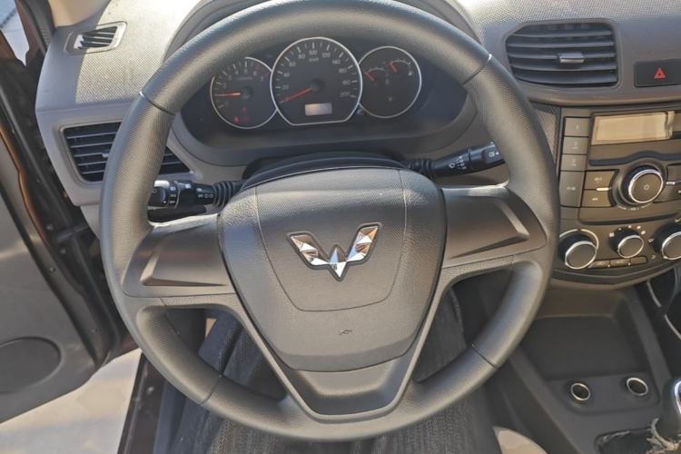 Used Wuling Hongguang 2014 1.5L S Standard Version Steering Wheel