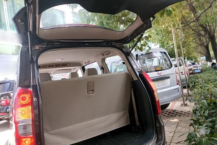 Used Wuling Hongguang 2014 1.5L S Standard Version Trunk