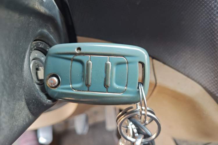 Used Wuling Hongguang 2014 1.5L S Luxury Model Vehicle Key