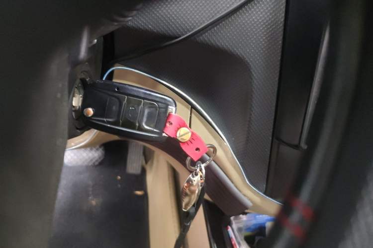 Used Wuling Hongguang 2014 1.5L S Automatic Luxury Model Vehicle Key