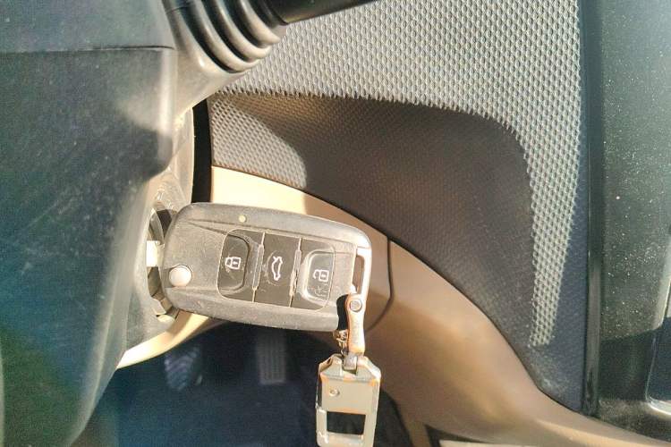 Used Wuling Hongguang 2014 1.5L S Luxury Model Vehicle Key