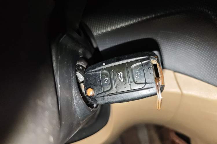 Used Wuling Hongguang 2014 1.5L S Luxury Model Vehicle Key
