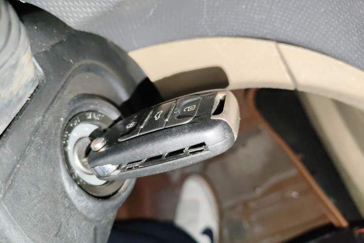 Used Wuling Hongguang 2014 1.5L S Luxury Model Vehicle Key