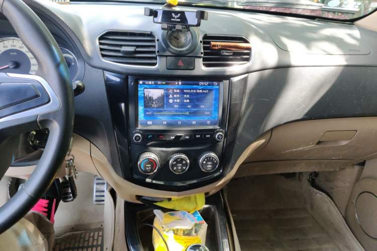 Used Wuling Hongguang 2014 1.5L S Luxury Model Audio And AC Panel