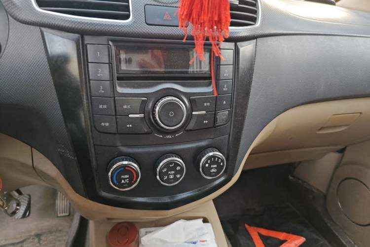 Used Wuling Hongguang 2014 1.5L S Standard Version Audio And AC Panel