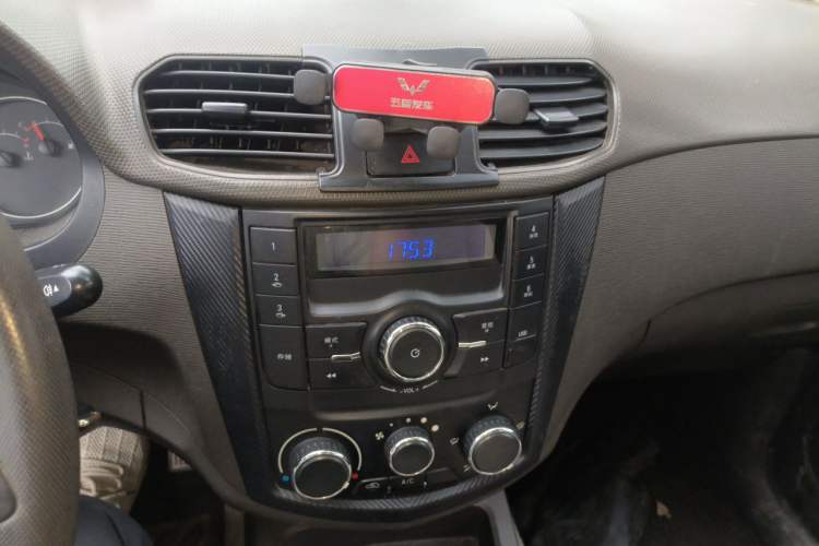 Used Wuling Hongguang 2014 1.5L S Standard Version Audio And AC Panel